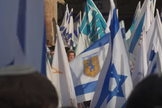 Bandeiras de Israel e do Instituto de Terceiro Templo nas celebrações do Dia de Jerusalém. (Captura de tela/YouTube/ABC News)