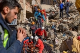 Lieke está há dois anos ajudando refugiados sírios. (Foto: Reprodução/Cvandaag)