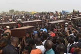 Cristãos participam de funerais em abril de 2019, na Nigéria. (Foto: Reprodução/Intersociety)