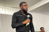 Onyeka Power foi transformado por Jesus. (Foto: Instagram/Pastor Onyeka Power).
