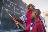 Professora e aluno na África. (Foto: Ilustração/Flickr/Global Partnership for Education - GPE)