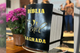 : Bíblia manuscrita pela Igreja Peniel, em Presidente Prudente (SP). (Foto: Facebook/Ivan Junio)