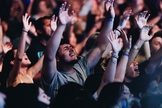 O culto jovem em LA. (Foto: Facebook/Gen Z For Jesus)