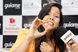 Deputada Priscila Costa exibe “modelo” de feto com 3 meses, durante entrevista ao Guiame. (Foto: Guiame)