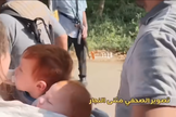 Vídeo mostra crianças sequestradas pelos terroristas do Hamas. (Captura de tela/YouTube/Sky News)