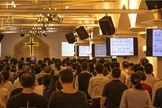 Cristãos em culto na Early Rain Covenant Church. (Foto: Ilustrativa/Facebook/Pray for Early Rain Covenant Church).
