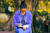 Estudo diz que 69% que se dizem otimistas quanto ao seu próprio futuro. (Foto: Unsplash/Gift Habeshaw)