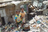 Crianças em situação vulnerável. (Foto: Wikimedia Commons)