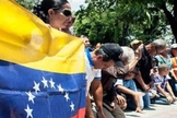 Cristãos evangélicos venezuelanos orando pelo país. (Foto: Divulgação/ED)