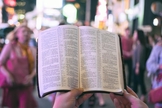Americanos acreditam que profecias bíblicas sobre o fim dos tempos estão se cumprindo nesta geração. (Foto representativa: Unsplash/Aaron Burden)