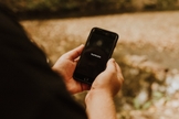 Mais de 11 milhões de downloads do YouVersion foram feitos no Brasil em 2023. (Foto: Imagem ilustrativa/Unsplash/Priscilla Du Preez).