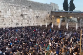 Judeus oram no Muro das Lamentações para que reféns em Gaza sejam libertos em segurança. (Captura de tela/YouTube/Aaron Kliegman)