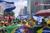 Bandeiras de Israel em meio a manifestantes na Paulista. (Captura de tela/YouTube/Metrópoles)