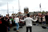 Evangelismo em Amsterdã. (Foto: Reprodução/YouTube/Presence)