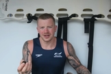 O tricampeão olímpico, Adam Peaty. (Captura de tela/YouTube/AP Race Club)