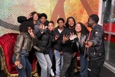  Lara Pereira com seu grupo de recém convertidos. (Foto: Revive).