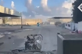 Tanques israelenses capturam passagem de fronteira de Rafah após Israel rejeitar cessar-fogo. (Captura de tela/YouTube/The Telegraph)