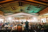 Culto em Maui. (Foto: Reprodução/X/Greg Laurie)