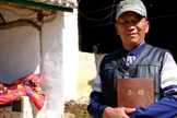Cristão em aldeia remota na China. (Foto: Ilustração/Bible Society)