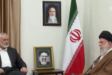Reunião entre o líder do Irã, Ali Khamenei e o representante do Hamas, Ismail Haniyeh. (Captura de tela/X/Khamenei Media)