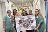 Equipe da UTI pediátrica fez homenagem ao bebê que recebeu alta após 81 dias internado. (Foto: Arquivo pessoal) 