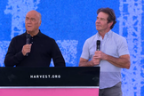 Greg Laurie e Dennis Quaid. (Foto: Reprodução/YouTube/Pastor Greg Laurie)