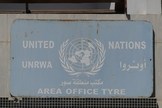 Placa da UNRWA. (Foto: Creative Commons/Wikimedia)