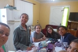 Cristhiny com as amigas. (Foto: Reprodução/Notícias Adventistas)