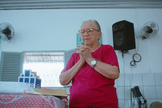 Socorro aprendeu a ler com o Espírito Santo. (Foto: Reprodução/YouTube/Poder de Deus).