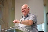 John Lennox. (Foto: Reprodução/Facebook/Prof John Lennox)