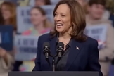 Kamala Harris zomba de cristãos em seu comício após ouvir exaltação a Jesus. (Captura de tela/YouTube/T-SPLY)