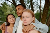 Irmãos que se formam em novos relacionamentos familiares.(Foto: Pexels/Darina Belogonova)
