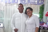 O pastor Iván García e sua esposa Karen, na igreja. (Foto: Mídias sociais)