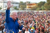 Peter Youngren ministrando em um evento evangelístico. (Foto: Reprodução/Facebook/Peter Youngren)