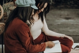 Pesquisa foi feita com adolescentes e jovens adultos. (Foto: Unsplash/Joel Muniz)
