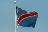 Bandeira da República Democrática do Congo. (Foto: Reprodução/Unsplash/aboodi vesakaran)