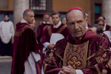 O ator Ralph Fiennes no filme 'Conclave’, de 2024. (Imagem: Divulgação)
