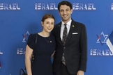 Os funcionários Yaron Lischinsky e Sarah Lynn Milgrim. (Foto: Embaixada de Israel nos EUA)