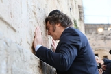 Javier Milei no Muro das Lamentações, em 2024. (Foto: Western Wall Heritage Foundation)