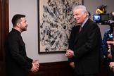 Franklin Graham com o presidente Zelensky. (Foto: Facebook/Franklin Graham).