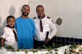 Gilson Teodoro foi batizado no tanque que construiu. (Foto: Notícias Adventistas).