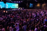 Milhares ouvem a pregação de Franklin Graham em Londres. (Foto: Associação Billy Graham).