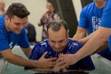 O batismo marcou o nascimento da primeira igreja da diáspora persa em SP. (Foto: Reprodução/Instagram/Junta de Missões Mundiais)