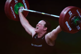 A neozelandesa Laurel Hubbard, atleta transgênero de levantamento de peso. (Captura de tela/YouTube/CBS Mornings)