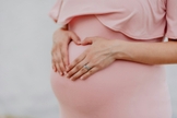 O número de brasileiros contrários ao aborto aumentou 2 pontos percentuais em relação a 2023. (Foto ilustrativa: Unsplash/Juan Encalada)