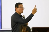 Hoje Khon Khan é pastor no Camboja. (Foto: Reprodução/CBN News).