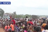 Os manifestantes denunciaram a falta de ação do governo contra terroristas fulani. (Foto: Reprodução/YouTube/TVC News Nigeria).