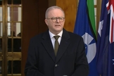 O primeiro-ministro australiano Anthony Albanese em Canberra, onde anunciou o reconhecimento do Estado palestino. (Captura de tela/YouTube/AP)