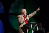 John Piper fala na Conferência da Cruz para as Nações. (Foto: Cruz para as Nações)