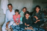 Uma das famílias resgatadas. (Foto: Reprodução/Global Christian Relief)